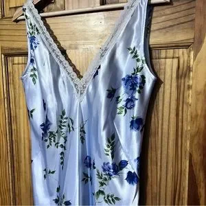 august silk | Intimates & Sleepwear | Sz Small Beautiful August Silk ...